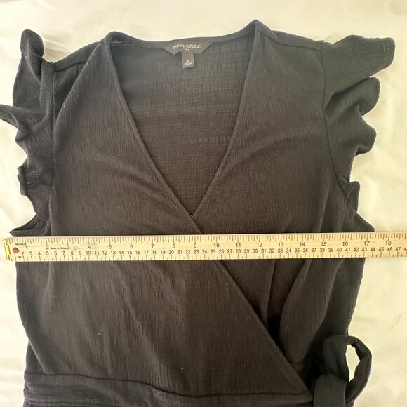 Banana Republic Women's V-Neck Wrap Blouse M Black Ruffle Trim - Picture 7 of 9